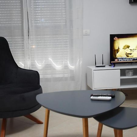 Click Apartments - Tirana Buitenkant foto