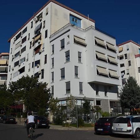 Click Apartments - Tirana Buitenkant foto