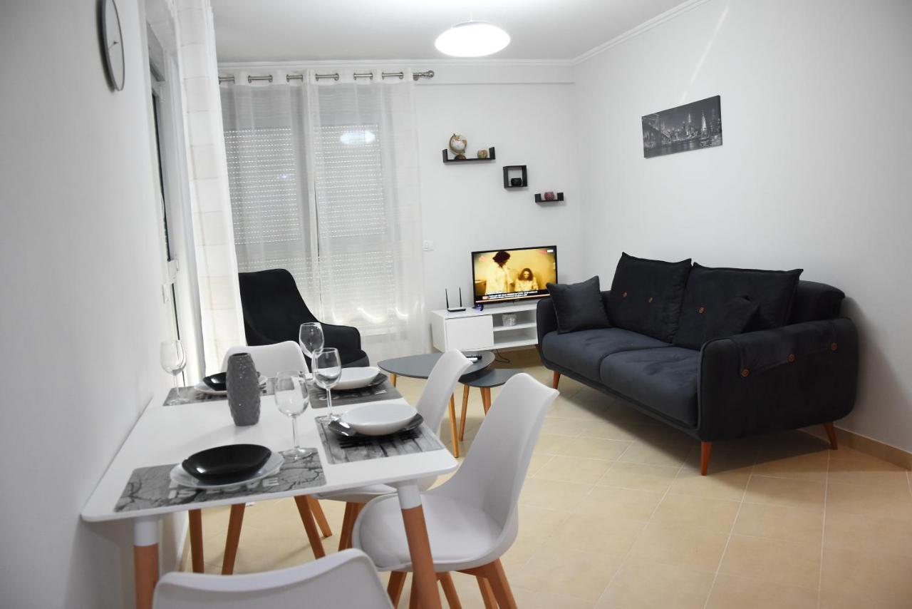 Click Apartments - Tirana Buitenkant foto