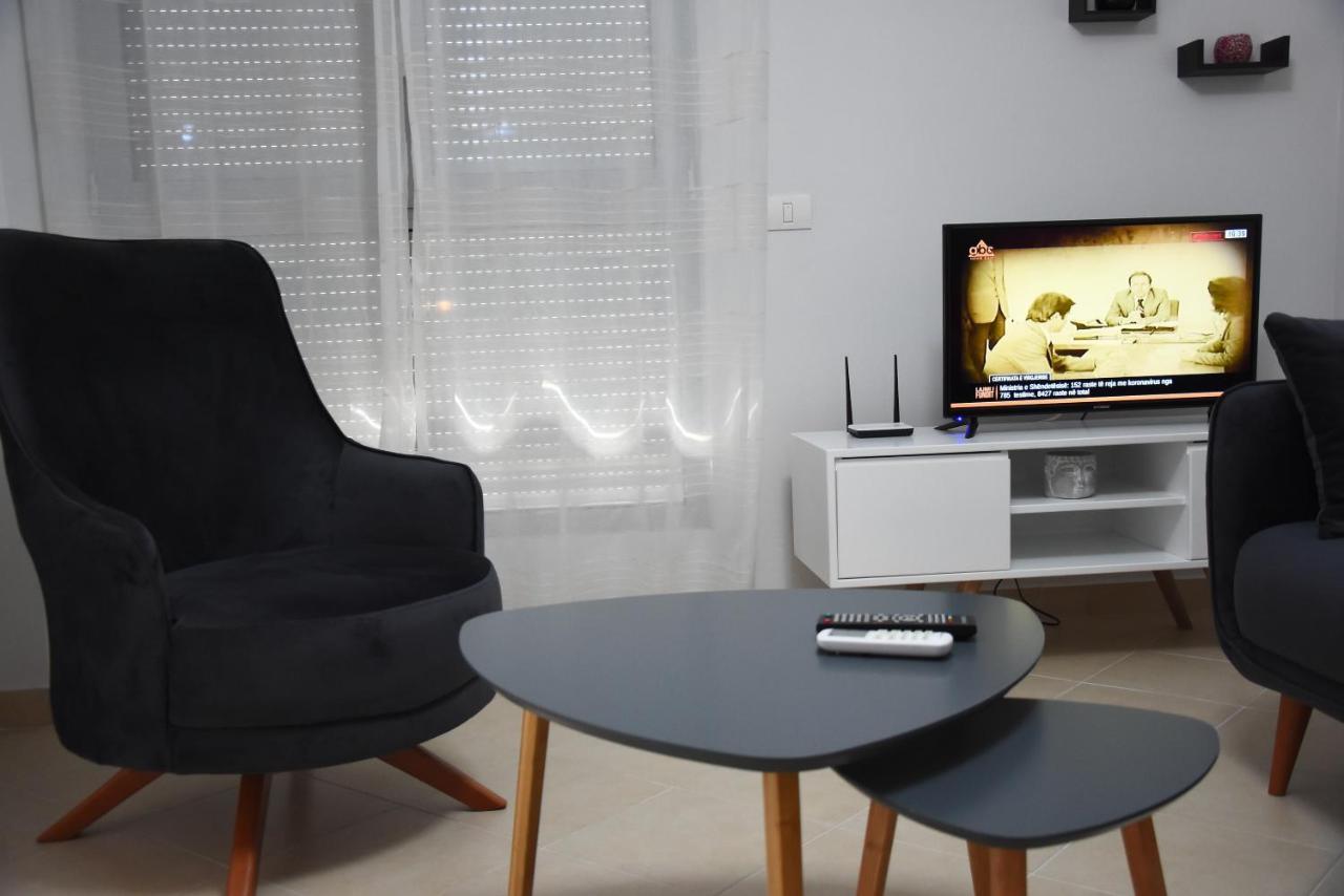Click Apartments - Tirana Buitenkant foto