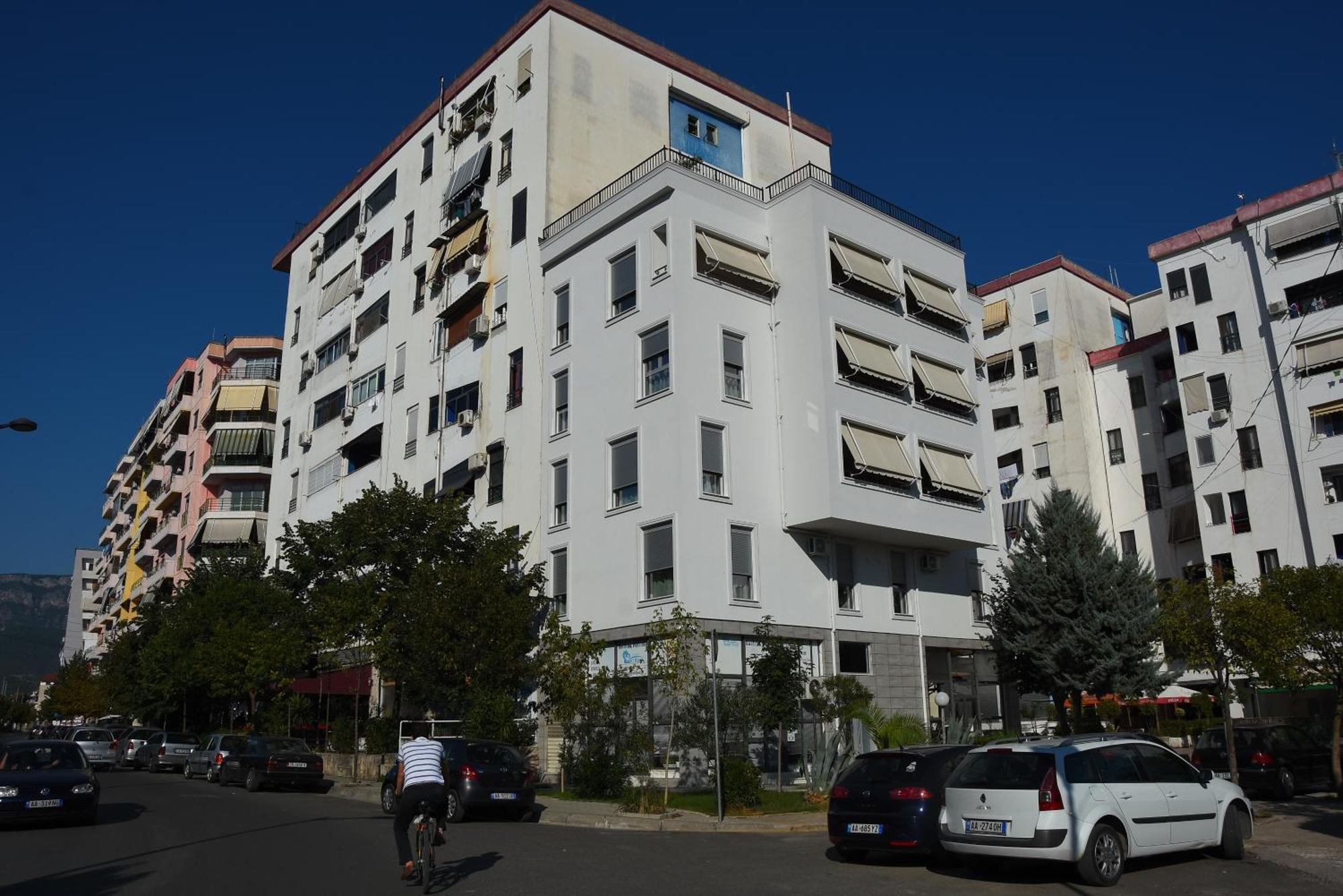 Click Apartments - Tirana Buitenkant foto