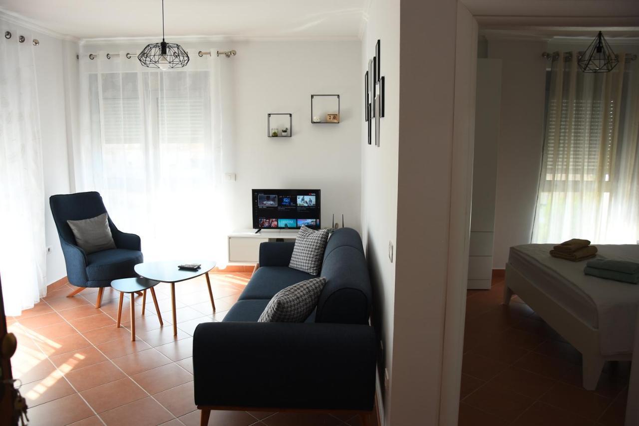 Click Apartments - Tirana Buitenkant foto