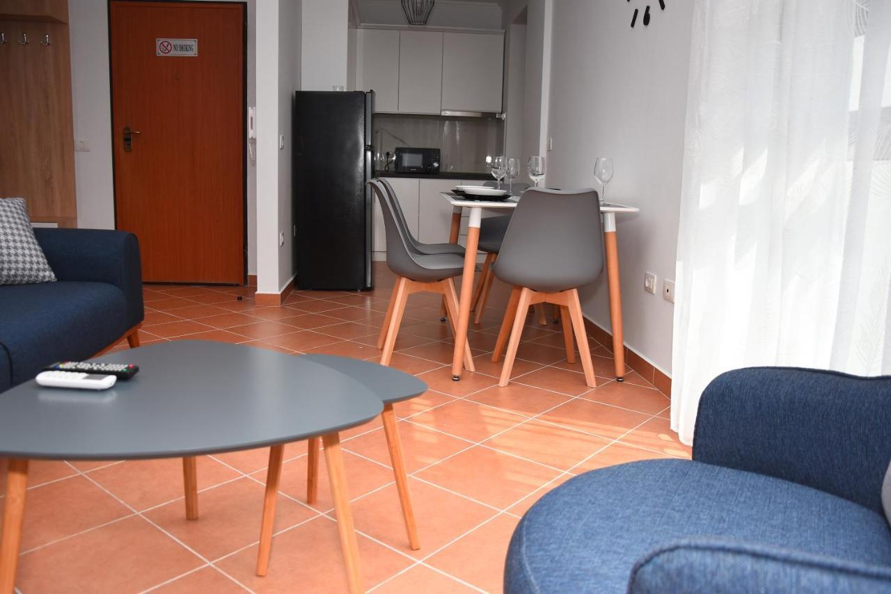 Click Apartments - Tirana Buitenkant foto