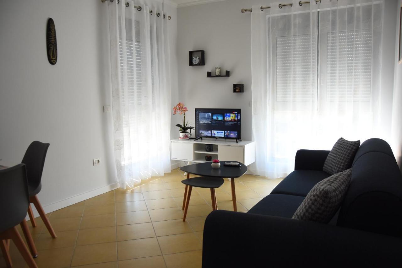 Click Apartments - Tirana Buitenkant foto