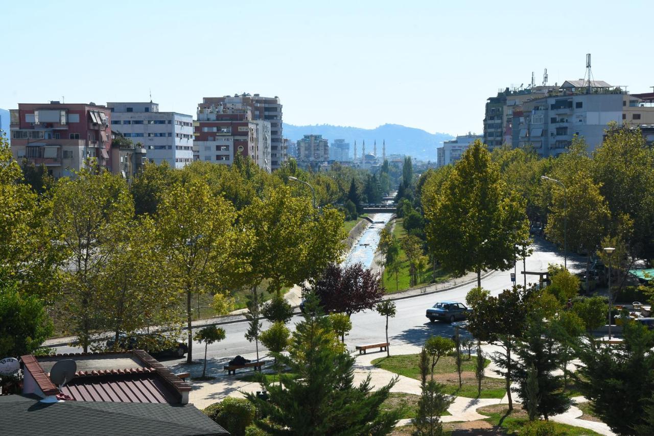 Click Apartments - Tirana Buitenkant foto