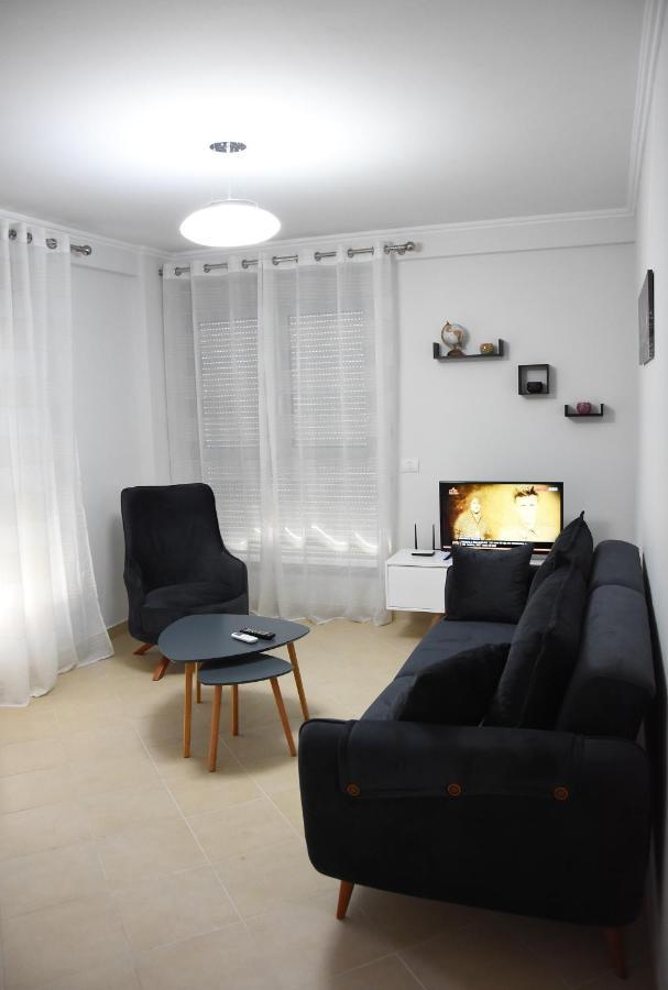 Click Apartments - Tirana Buitenkant foto