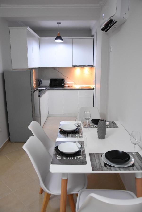 Click Apartments - Tirana Buitenkant foto